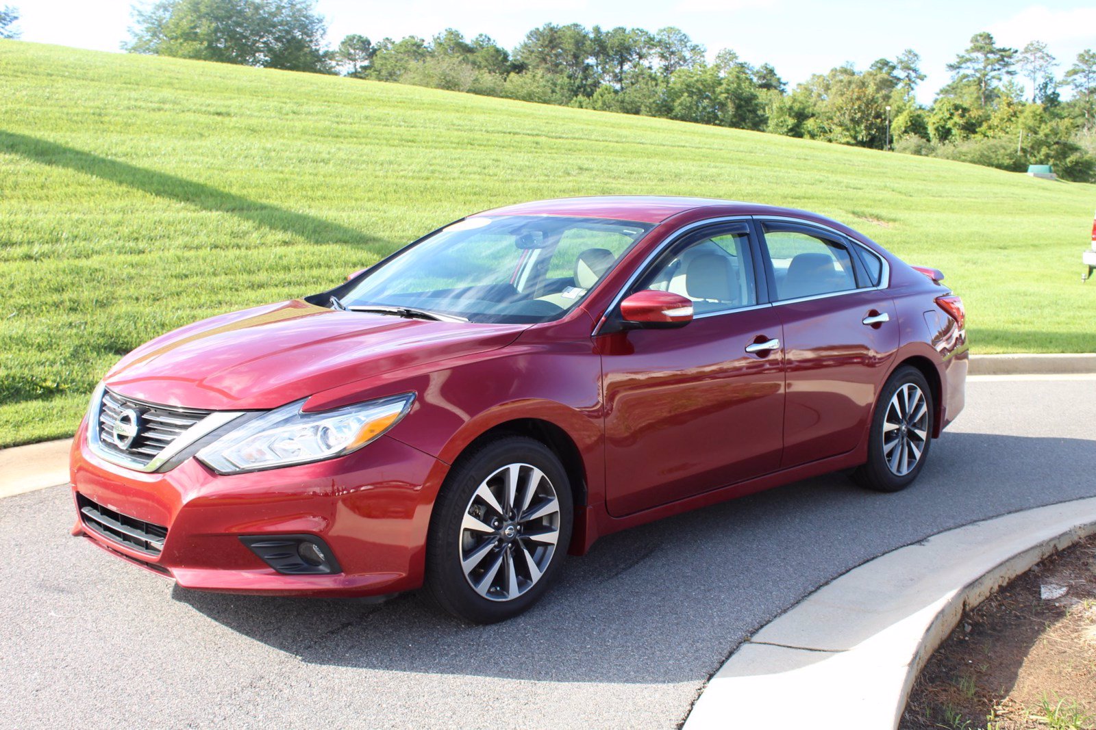 Pre-Owned 2017 Nissan Altima 2.5 SL