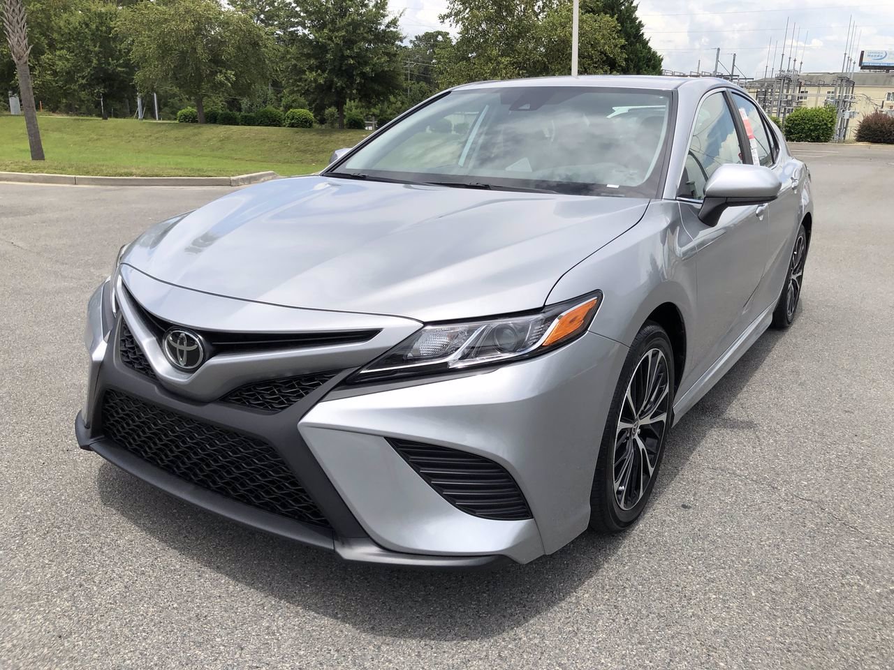 New 2020 Toyota Camry SE AWD