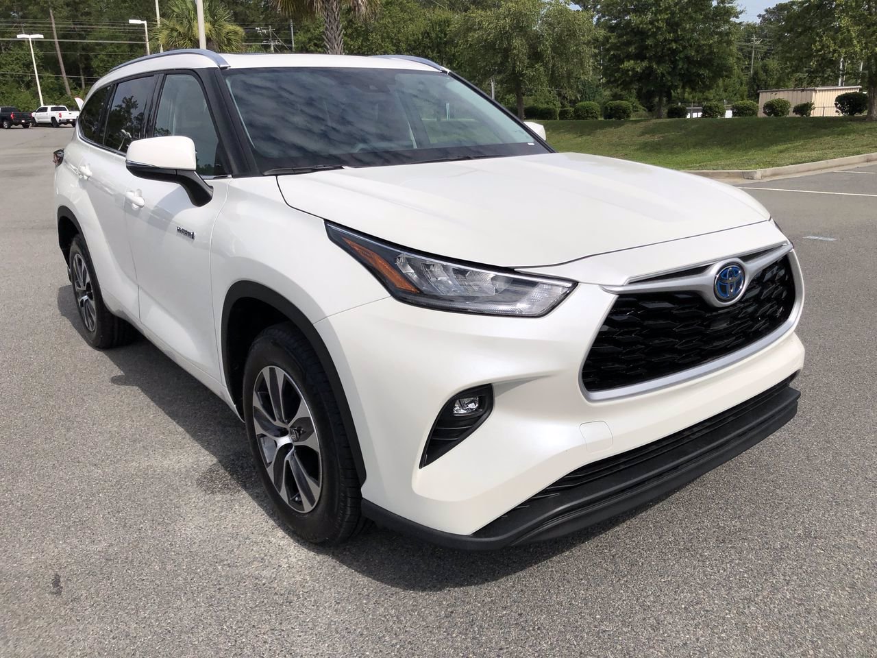 New 2020 Toyota Highlander Hybrid XLE